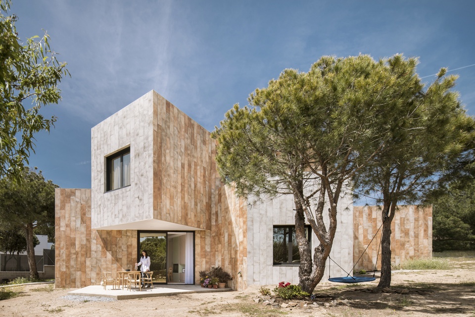 LLO HOUSE by OOIIO Architecture
