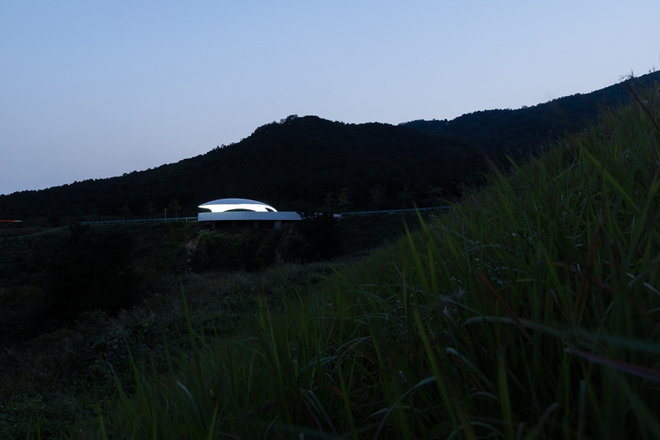 One Leaf Tea Pavilion in Rizhao Lanshan by Kong Xiangwei Studio