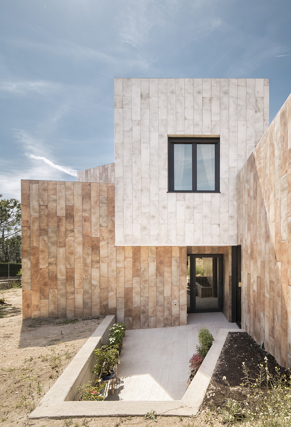 LLO HOUSE by OOIIO Architecture zww
