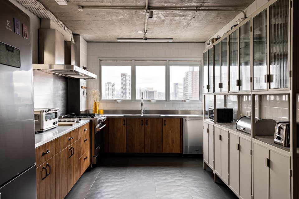 Gale Apartment by MEMOLA ESTUDIO