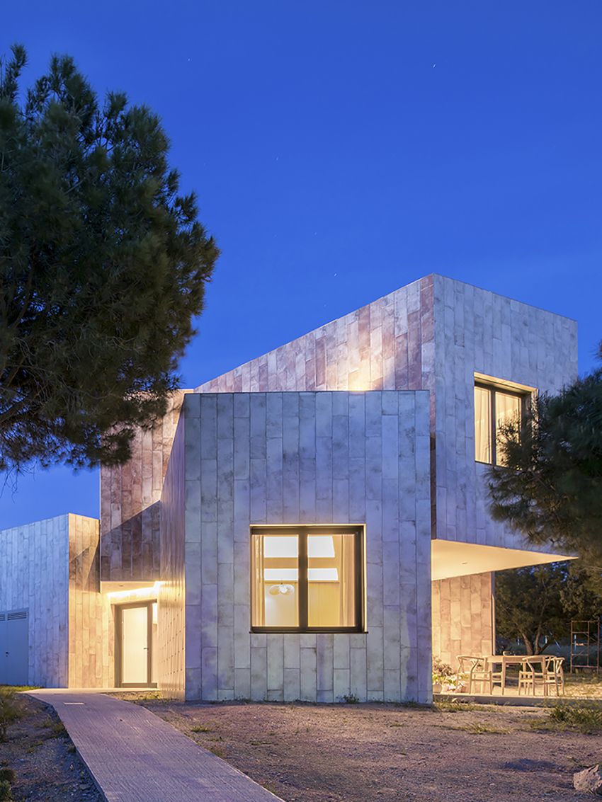 LLO HOUSE by OOIIO Architecture cem