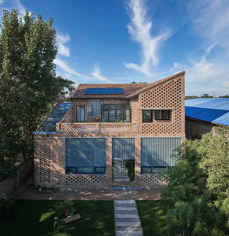 Glass Brick Dwelling in Bayi Village Weinan