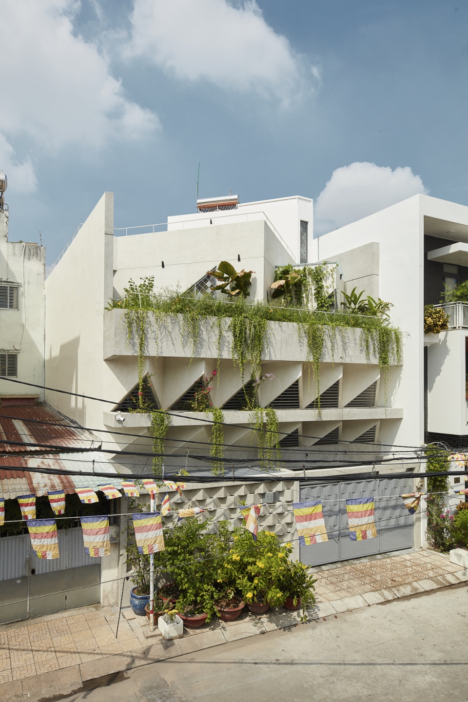 house of triangles by khuon studio