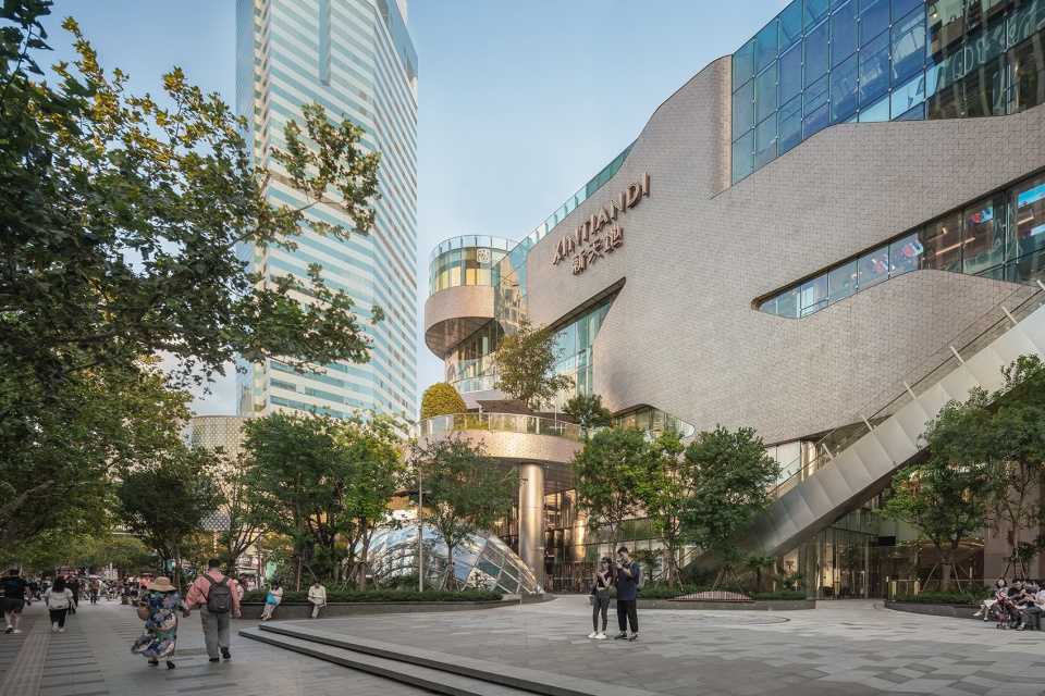 shanghai shui on xintiandi plaza by unstudio