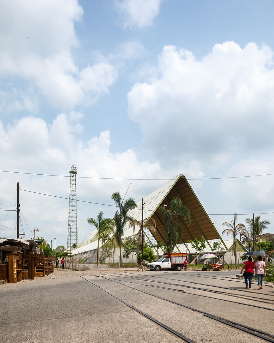 tapachula station by colectivo c733