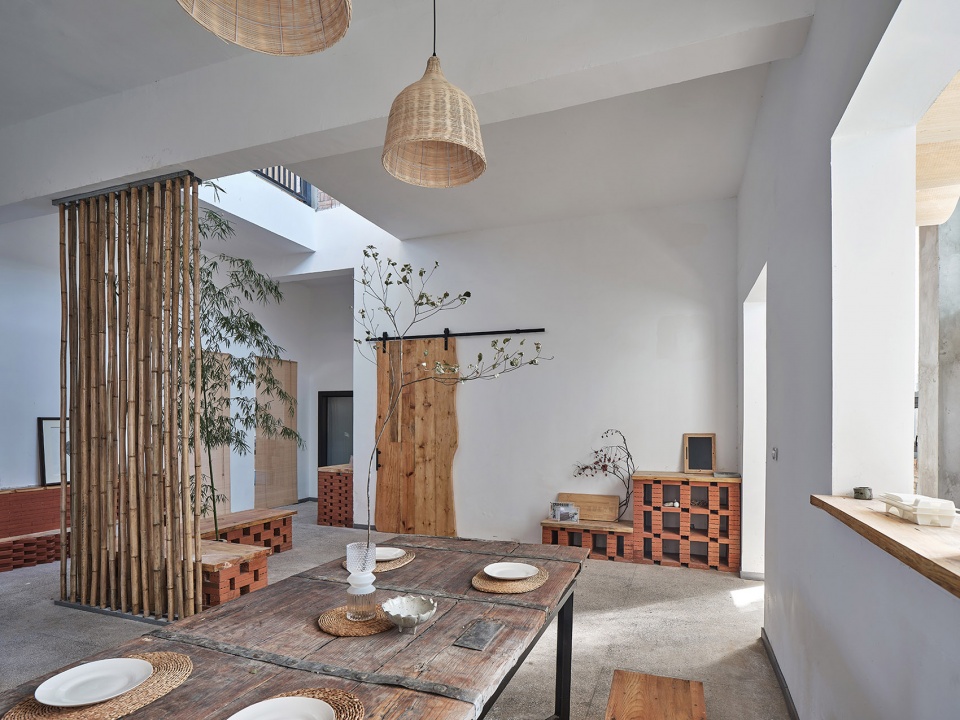 Glass Brick Dwelling in Bayi Village Weinan