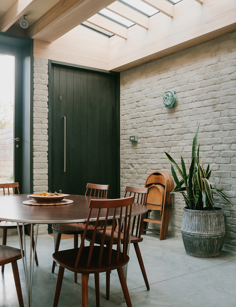Magpie House by DGN Studio