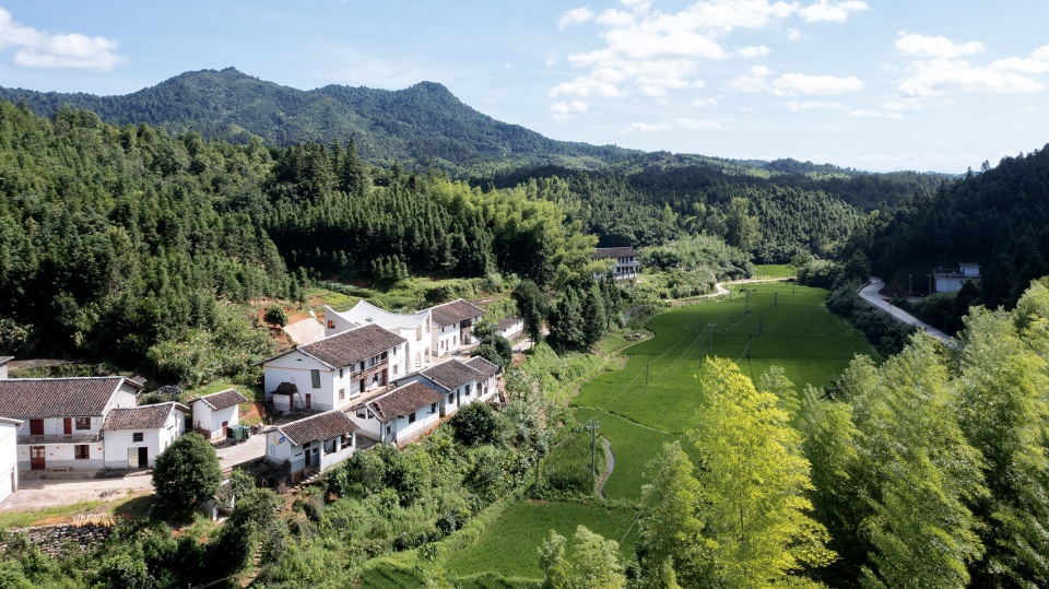 a rural art studio by jumping house lab