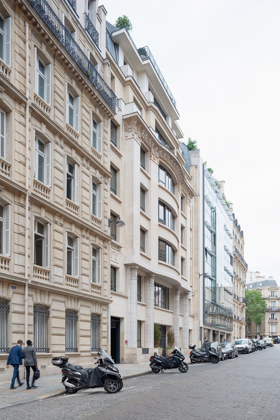 August Debouzy by studio razavi architecture