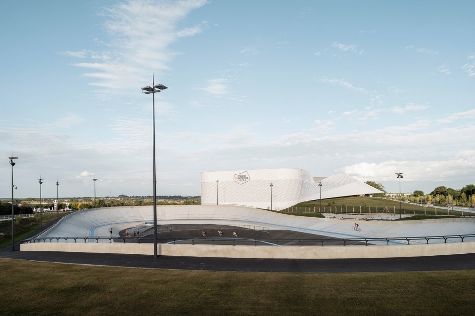 Espace Mayenne by Herault Arnod Architectures