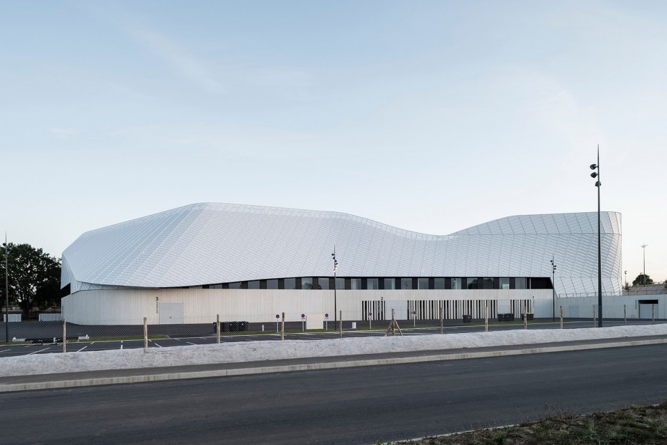 Espace Mayenne by Herault Arnod Architectures