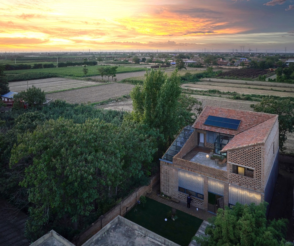 Glass Brick Dwelling in Bayi Village Weinan