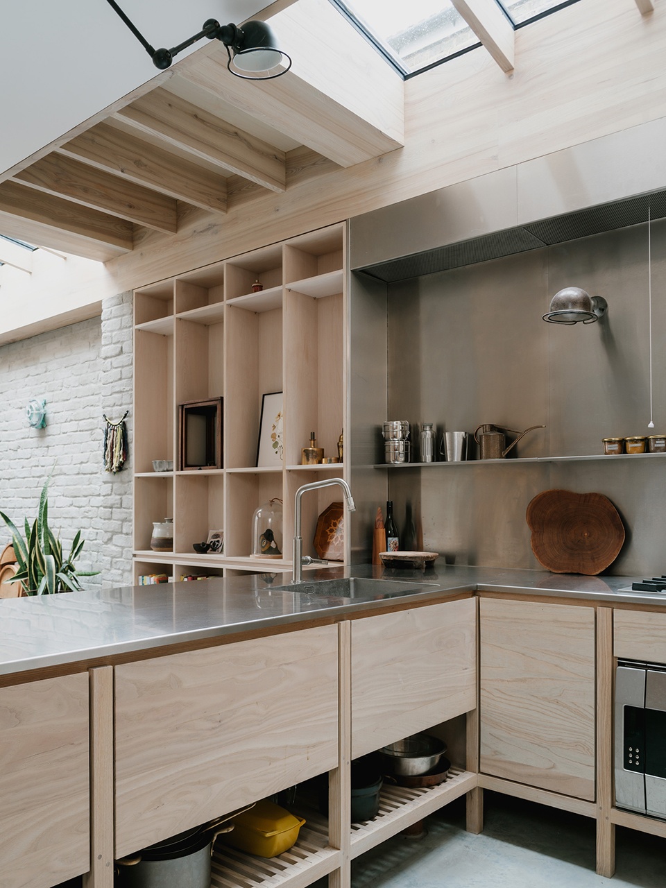 Magpie House by DGN Studio