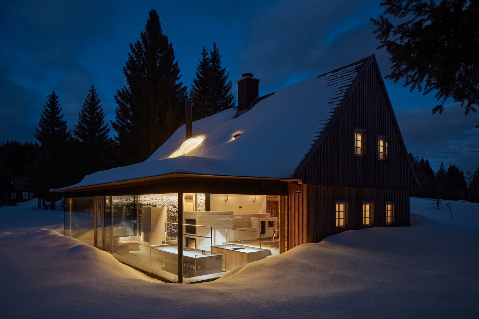 The Glass Cabin by Mjolk architekti