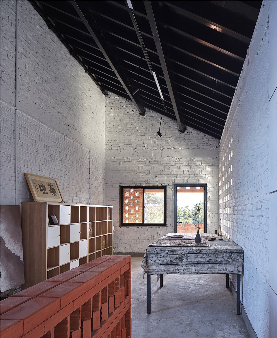 Glass Brick Dwelling in Bayi Village Weinan