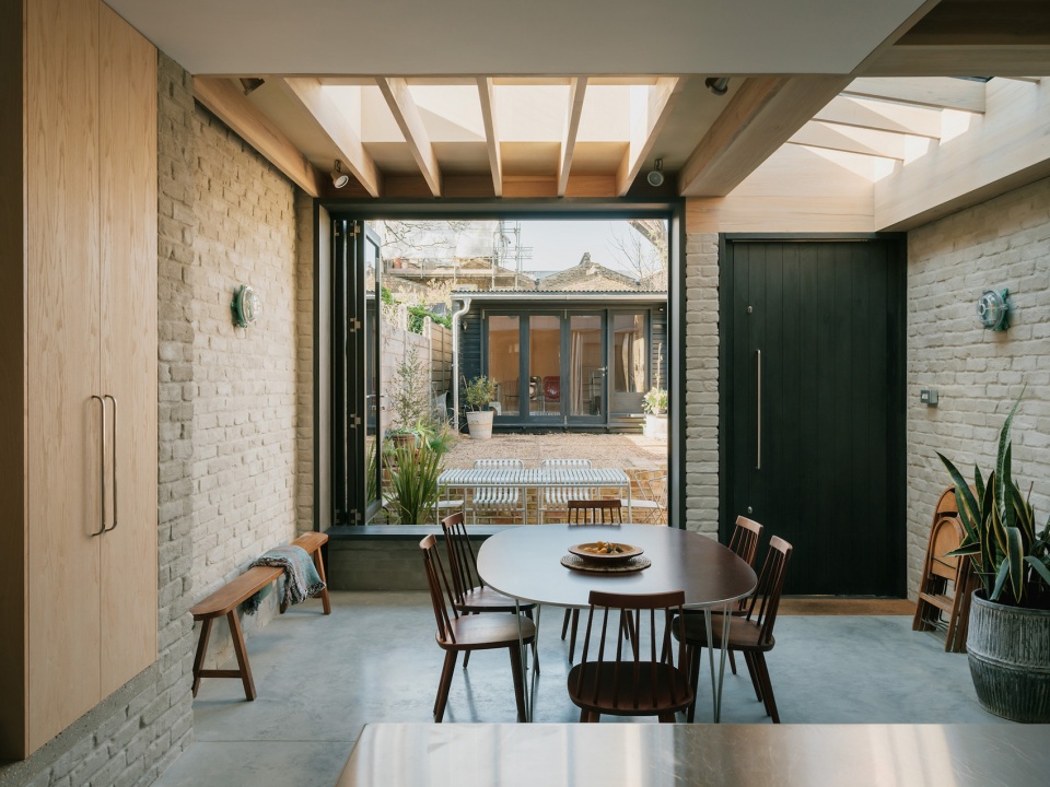 Magpie House by DGN Studio
