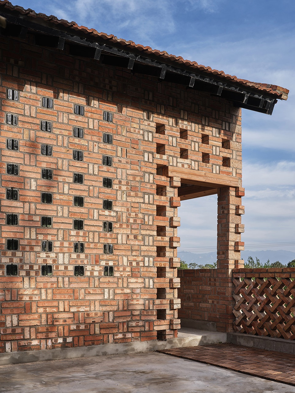 Glass Brick Dwelling in Bayi Village Weinan