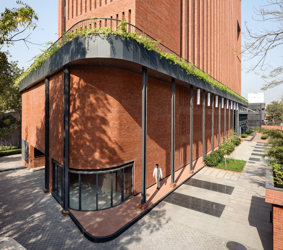 Max House New Delhi by Studio Lotus