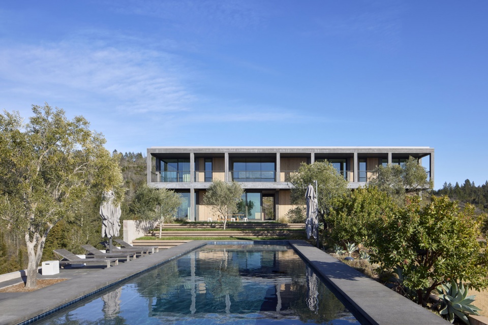 frame house in sonoma by mork ulnes architects