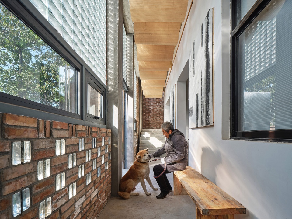 Glass Brick Dwelling in Bayi Village Weinan