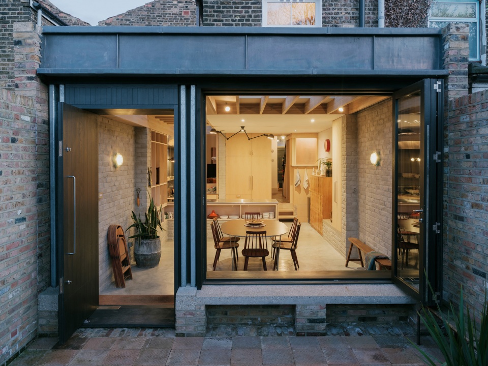 Magpie House by DGN Studio