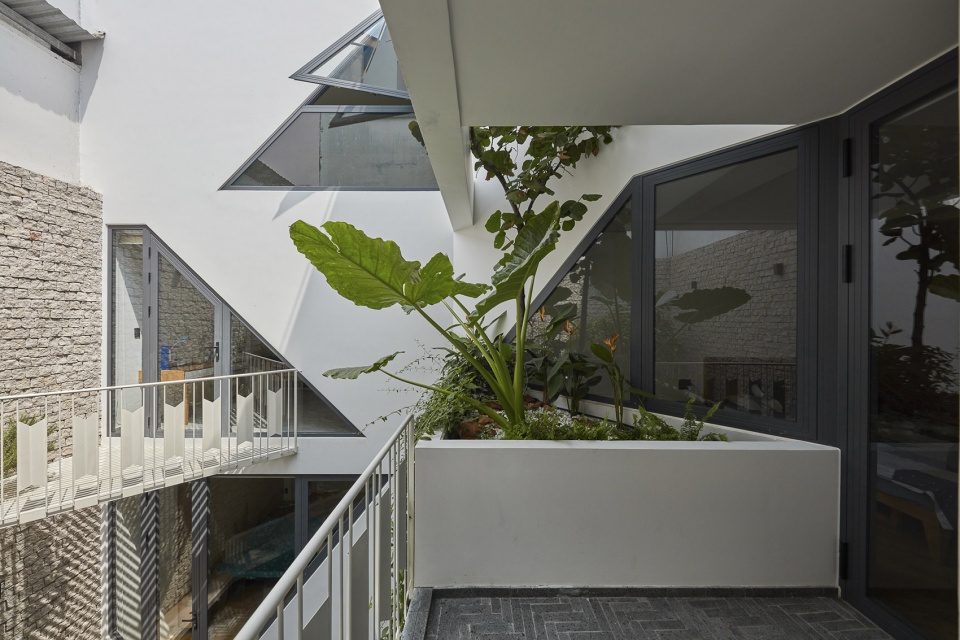house of triangles by khuon studio