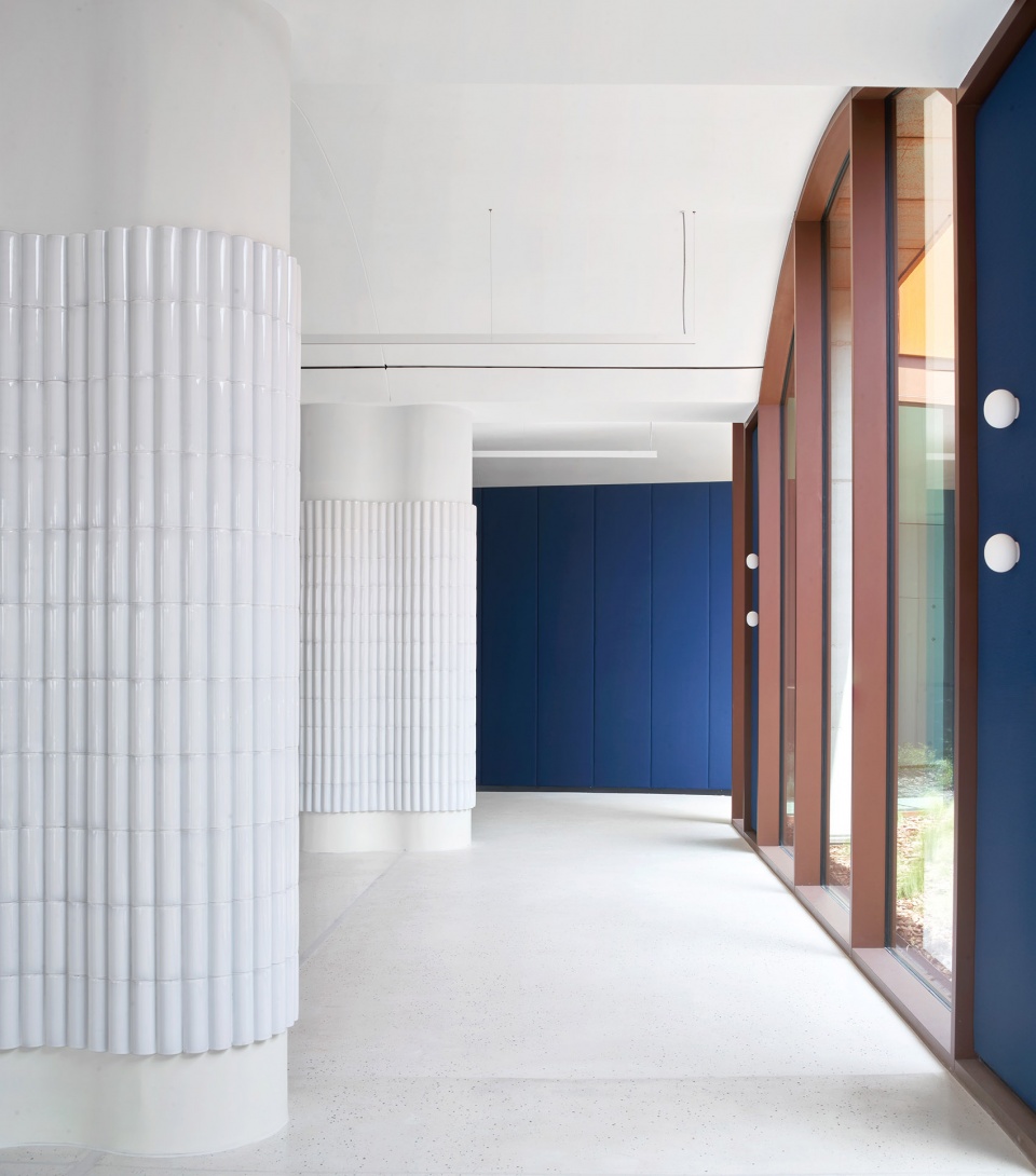 tailor made office by twobo arquitectura