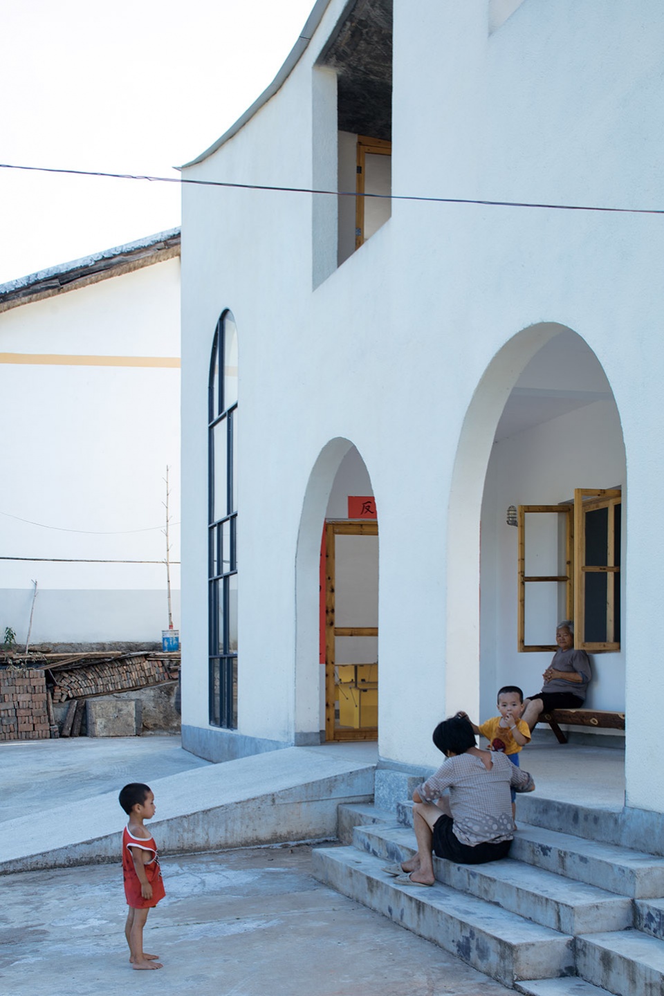 a rural art studio by jumping house lab