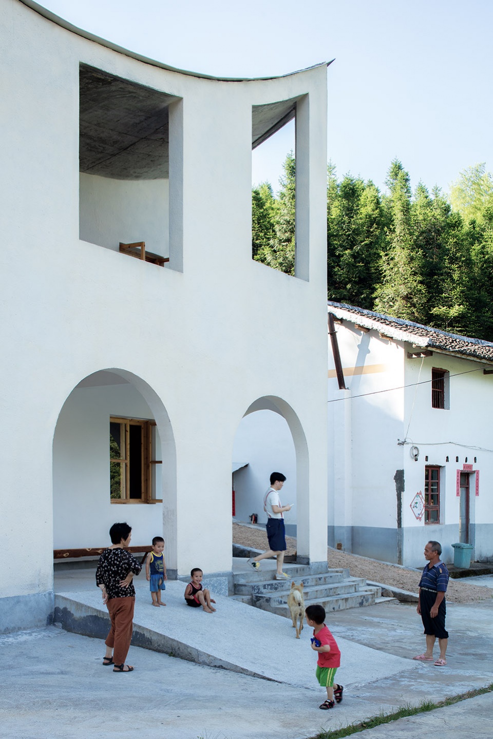 a rural art studio by jumping house lab