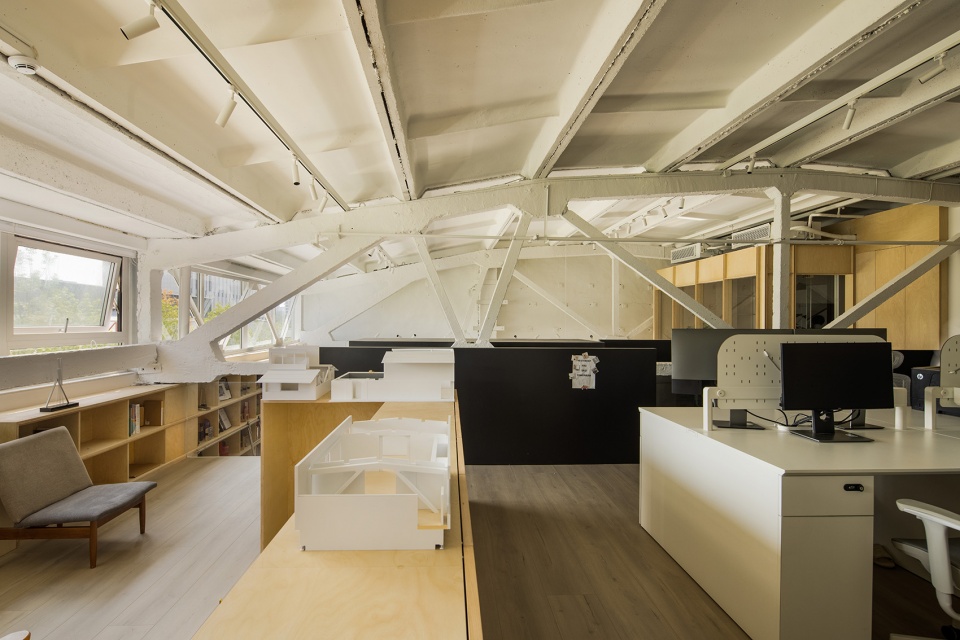 UNI X Design Office China by Uni X Associates