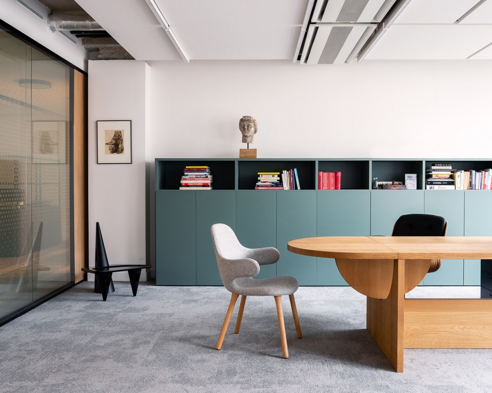 August Debouzy by studio razavi architecture