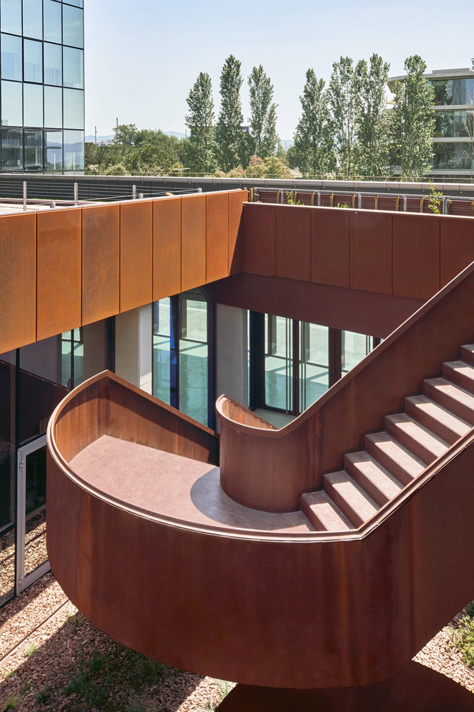 tailor made office by twobo arquitectura
