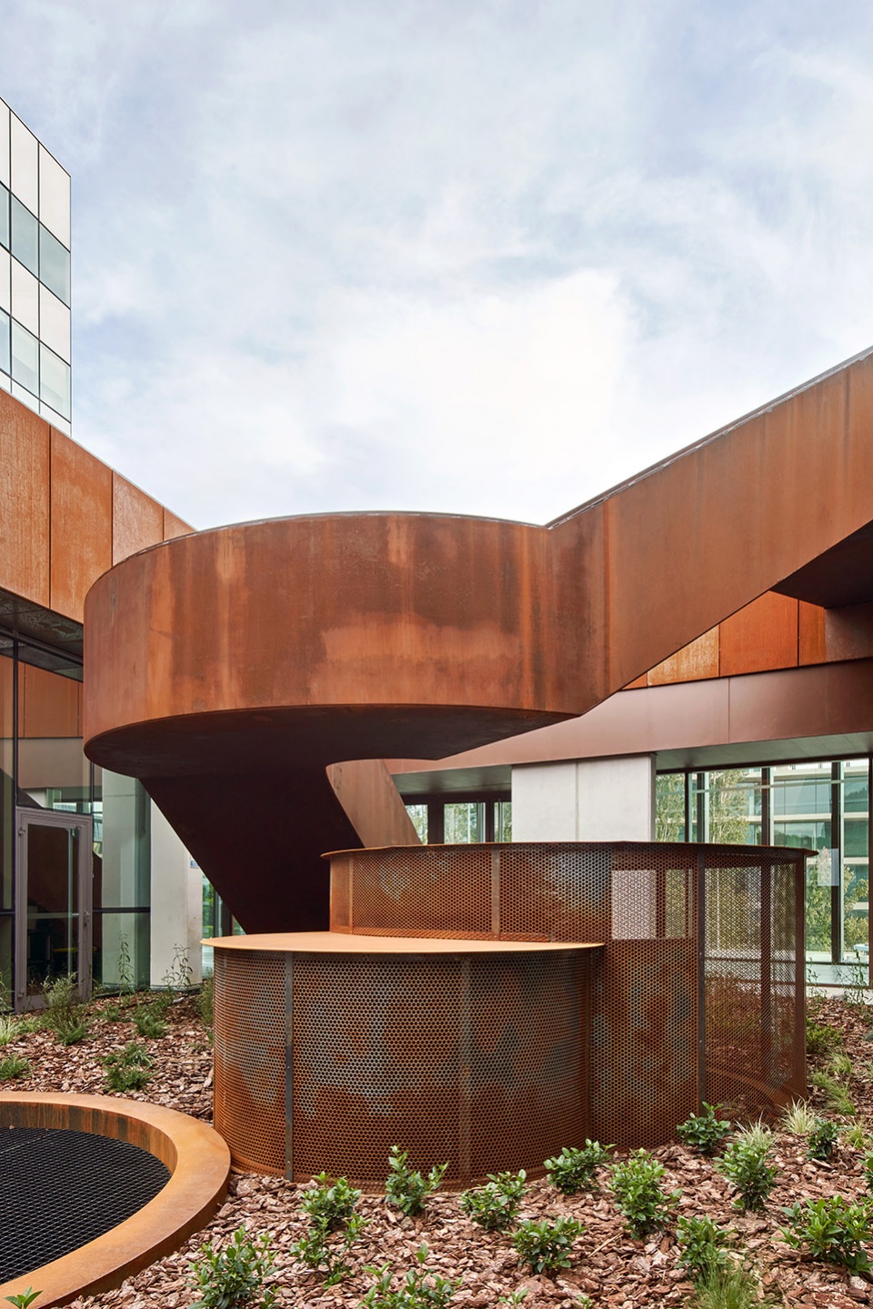 tailor made office by twobo arquitectura