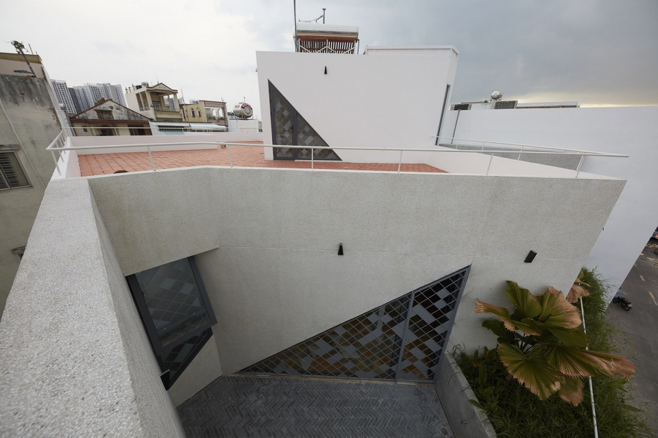 house of triangles by khuon studio