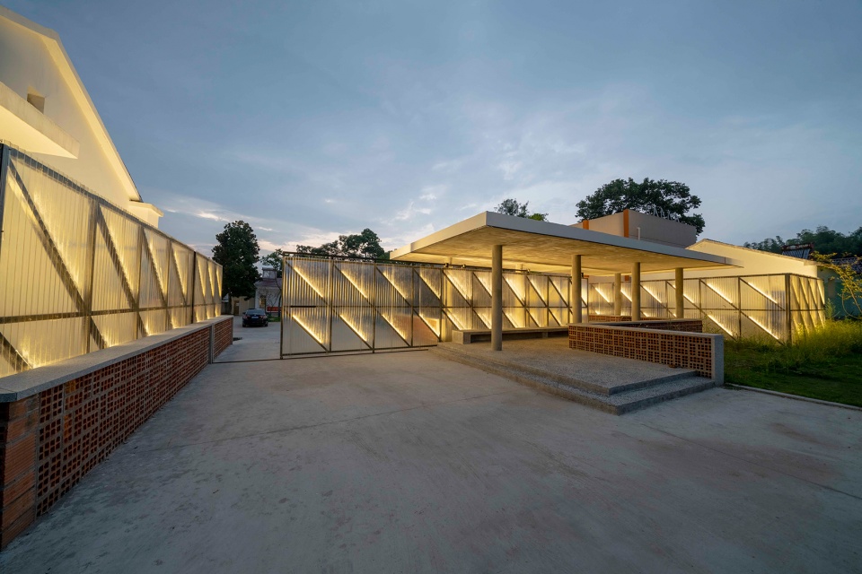 entrance design of rural training center in niujiaochong village by fu yingbin studio