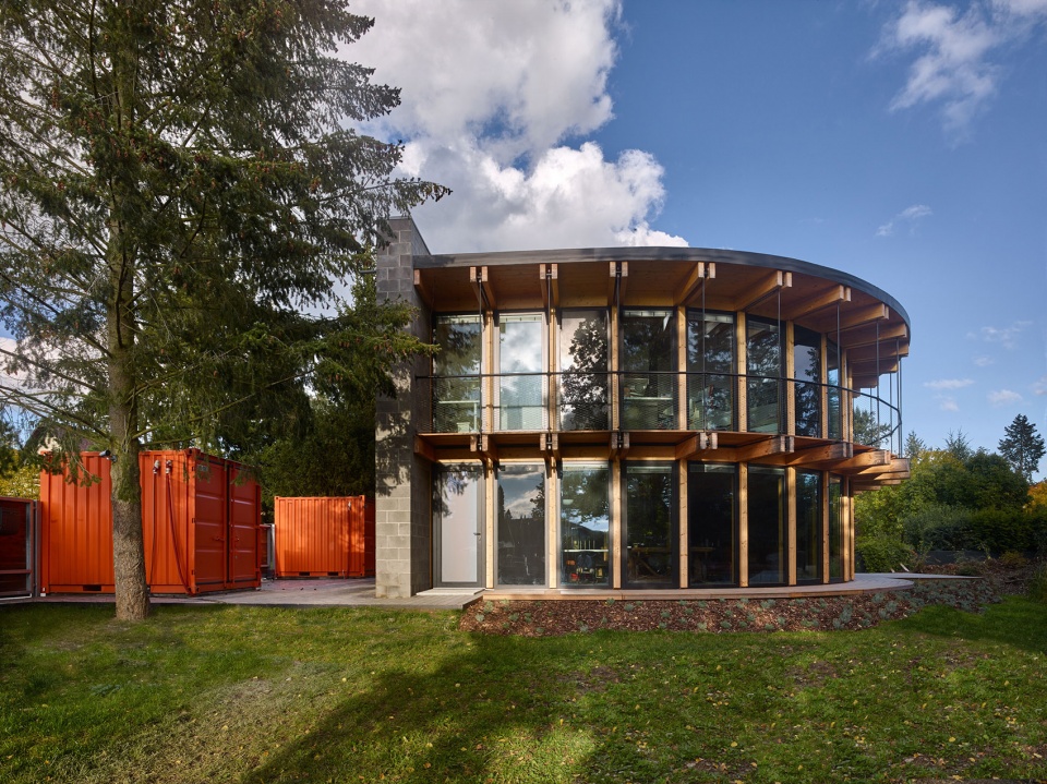 House that opens up to the sun by Stempel Tesar architekti