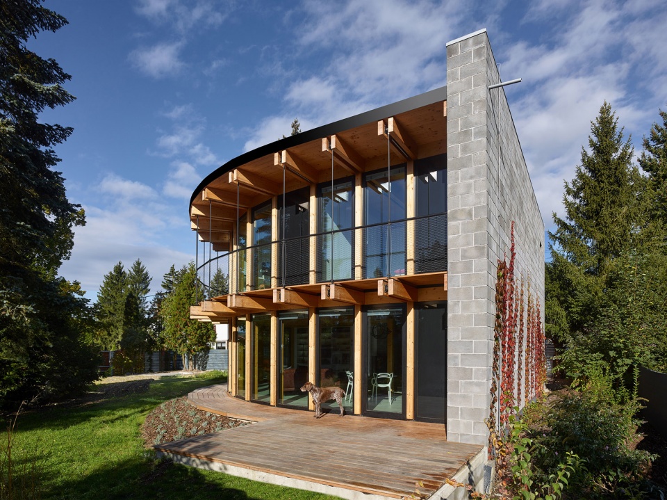 House that opens up to the sun by Stempel Tesar architekti