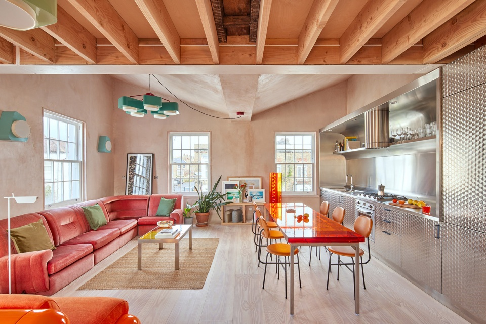 Highbury Apartment by Holloway Li