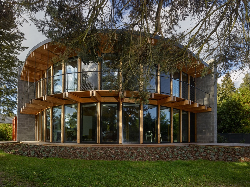 House that opens up to the sun by Stempel Tesar architekti