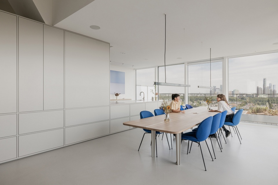 Panorama Penthouse by Bureau Fraai