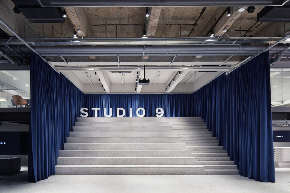STUDIO 9 AIM