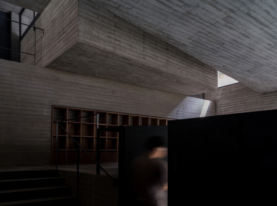 The Upper Cloister in Aranya Golden Mountain Jinshanling by Atelier Deshaus