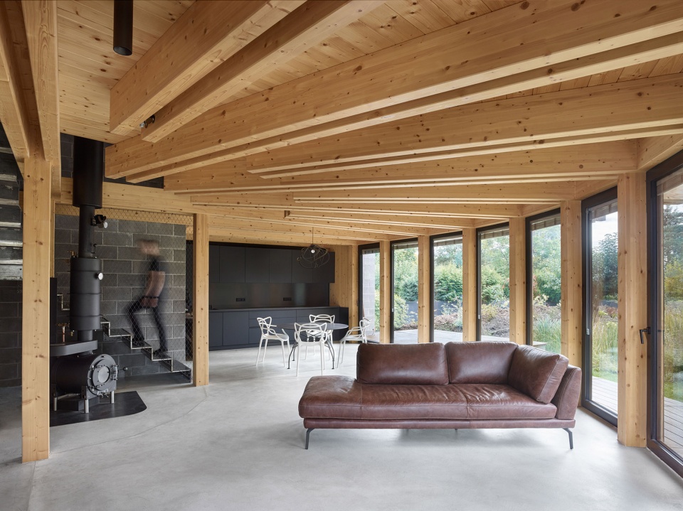 House that opens up to the sun by Stempel Tesar architekti