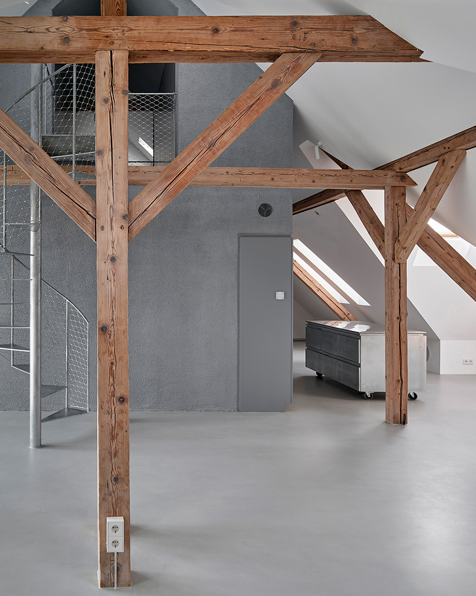 attic reconstruction in gliwice by dyrda fikus architekci