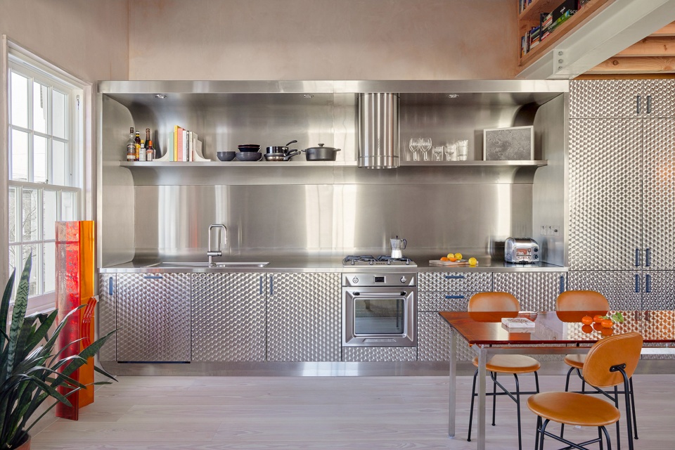Highbury Apartment by Holloway Li