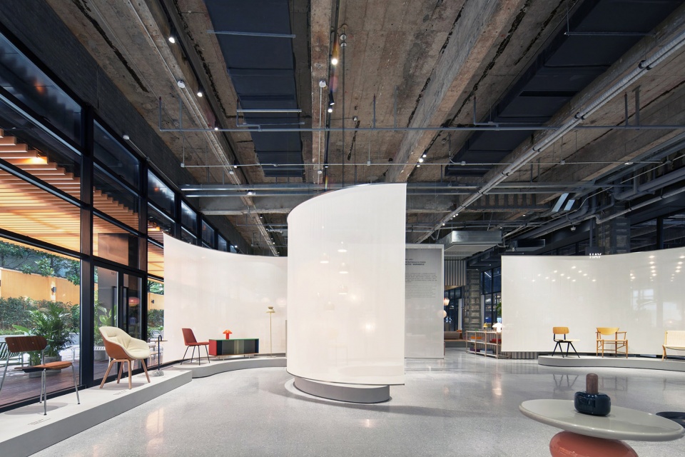 STUDIO 9 AIM
