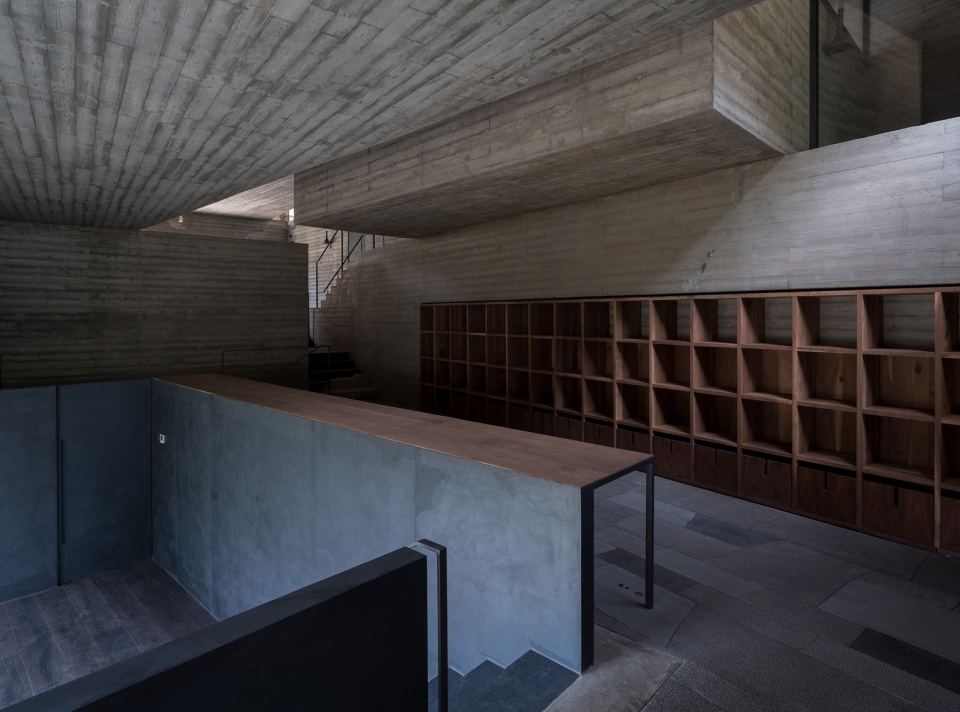 The Upper Cloister in Aranya Golden Mountain Jinshanling by Atelier Deshaus