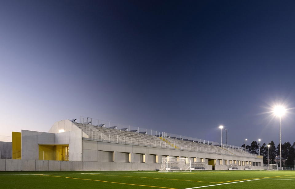 Grandstand Building SUMMARY