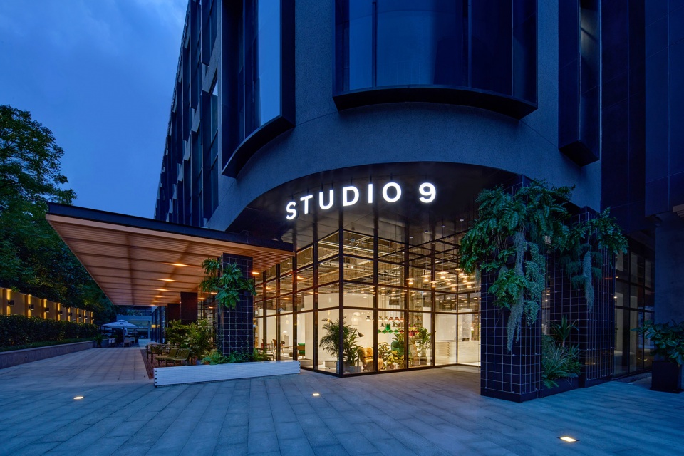 STUDIO 9 AIM