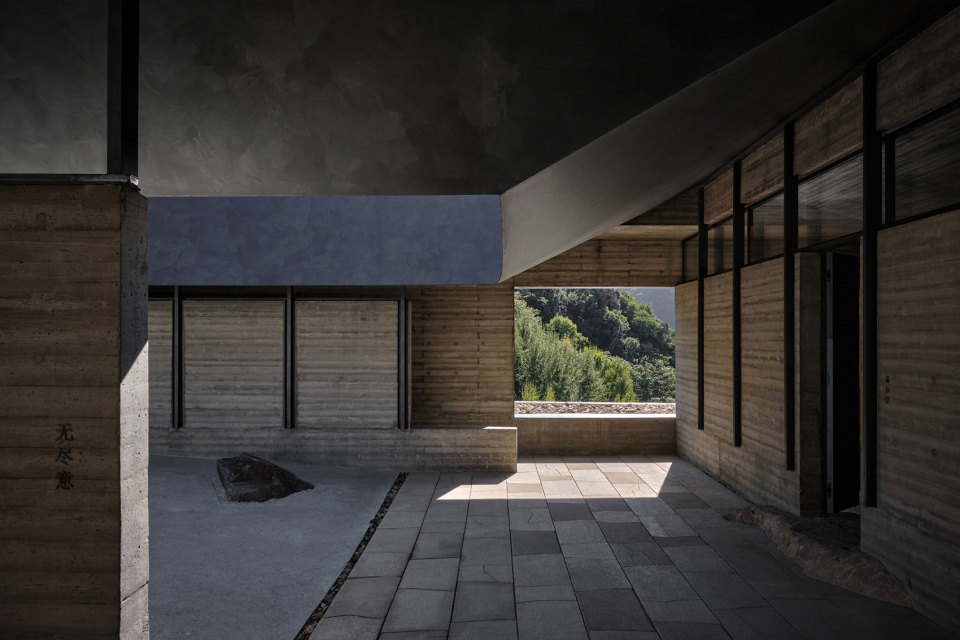 The Upper Cloister in Aranya Golden Mountain Jinshanling by Atelier Deshaus